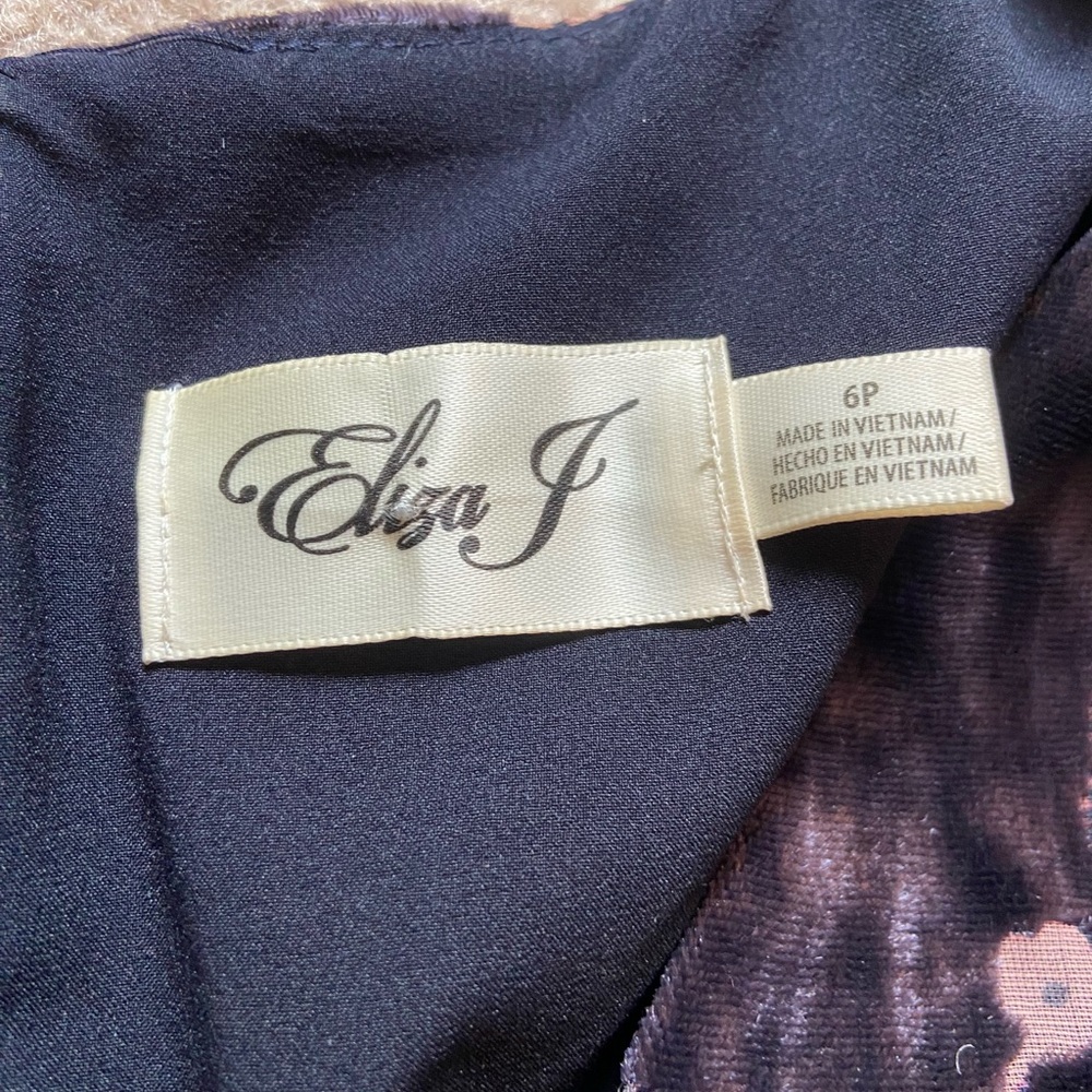 Eliza J Plum Paisley Velvet Cape Sleeve Size 6p - Picture 3 of 15